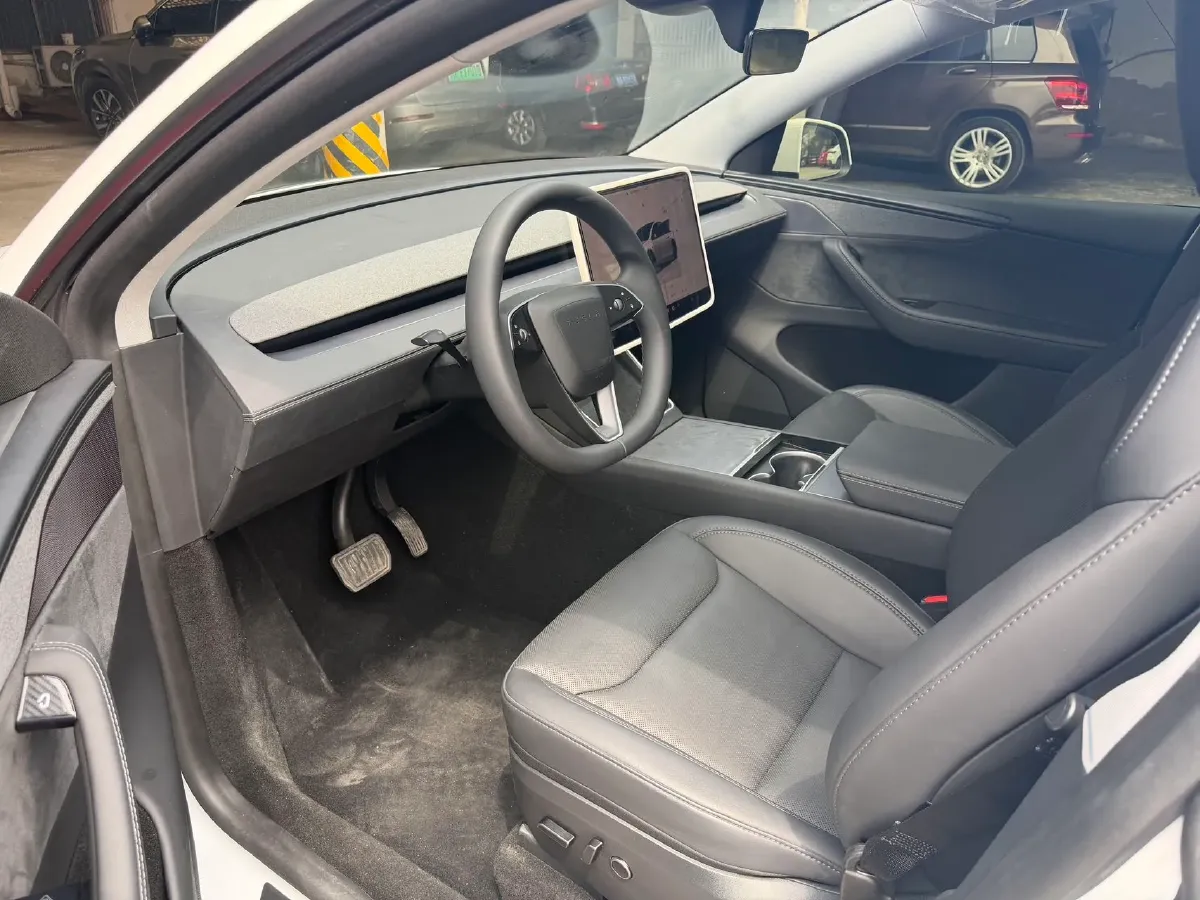 2025 Tesla Model Y BEV 78.4KWH,autocango,china used car exporter,china ev exporter,chinese used car exporter,chinese used ev exporter