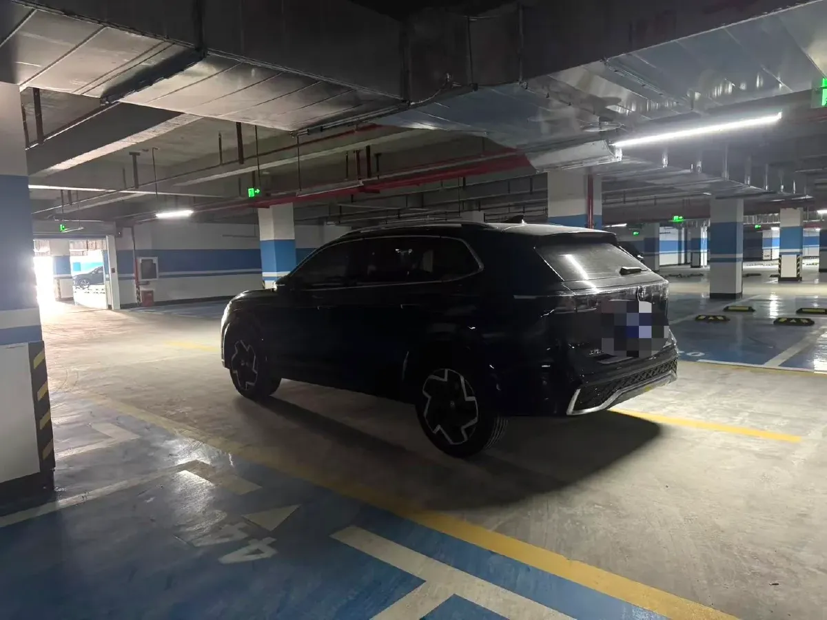 2026 Volkswagen Tiguan L 2.0T 220HP L4 7DCT,autocango,china used car exporter,china ev exporter,chinese used car exporter,chinese used ev exporter