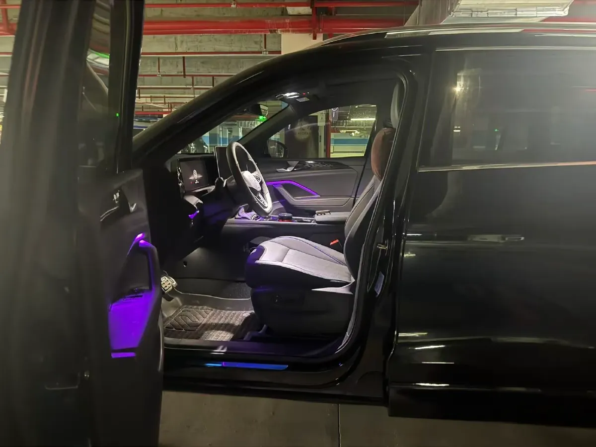 2026 Volkswagen Tiguan L 2.0T 220HP L4 7DCT,autocango,china used car exporter,china ev exporter,chinese used car exporter,chinese used ev exporter