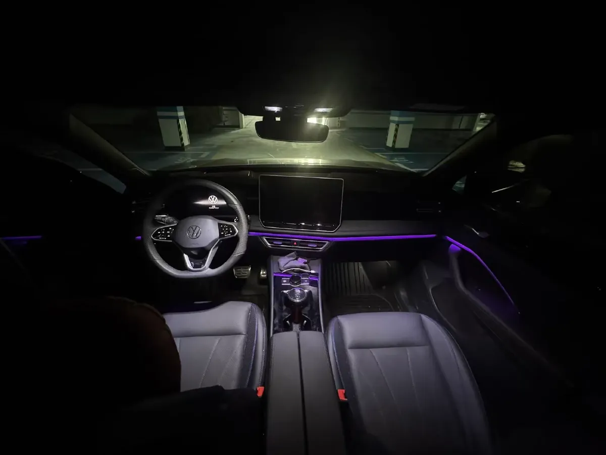 2026 Volkswagen Tiguan L 2.0T 220HP L4 7DCT,autocango,china used car exporter,china ev exporter,chinese used car exporter,chinese used ev exporter