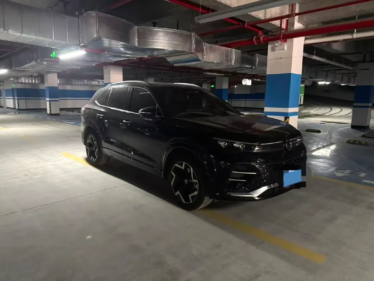 2026 Volkswagen Tiguan L 2.0T 220HP L4 7DCT,autocango,china used car exporter,china ev exporter,chinese used car exporter,chinese used ev exporter