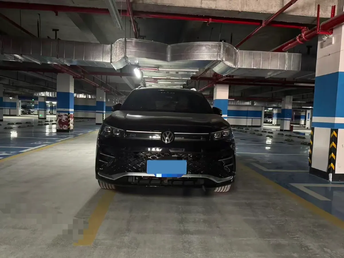 2026 Volkswagen Tiguan L 2.0T 220HP L4 7DCT,autocango,china used car exporter,china ev exporter,chinese used car exporter,chinese used ev exporter