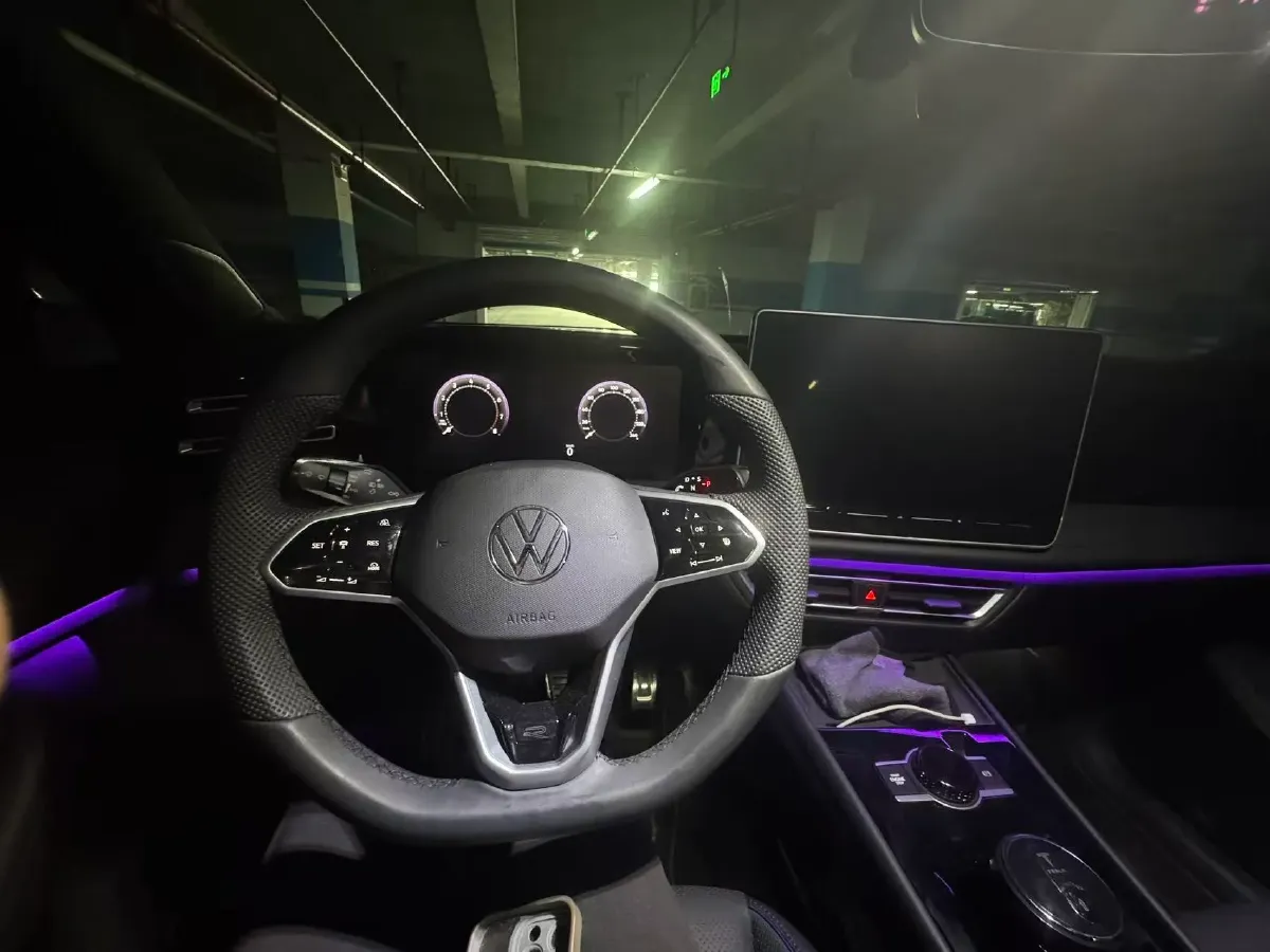 2026 Volkswagen Tiguan L 2.0T 220HP L4 7DCT,autocango,china used car exporter,china ev exporter,chinese used car exporter,chinese used ev exporter