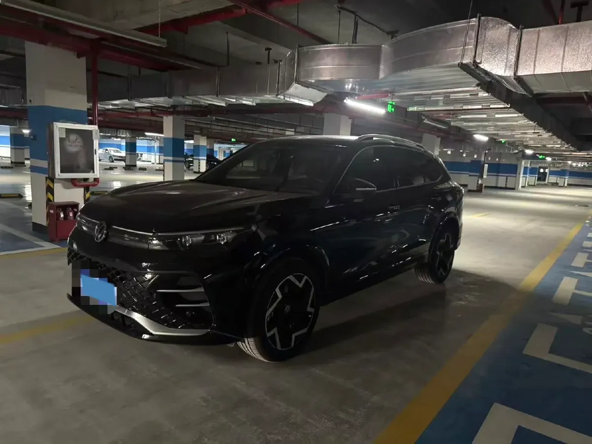 2026 Volkswagen Tiguan L 2.0T 220HP L4 7DCT,autocango,china used car exporter,china ev exporter,chinese used car exporter,chinese used ev exporter