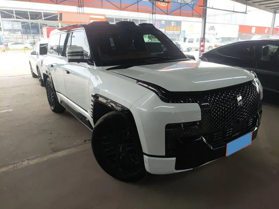 2023 YangWang U8 2.0T 272HP L4 REEV 49.05KWH,autocango,china used car exporter,china ev exporter,chinese used car exporter,chinese used ev exporter