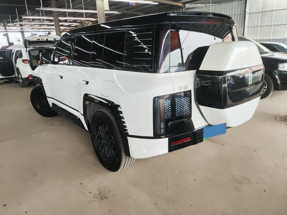 2023 YangWang U8 2.0T 272HP L4 REEV 49.05KWH,autocango,china used car exporter,china ev exporter,chinese used car exporter,chinese used ev exporter