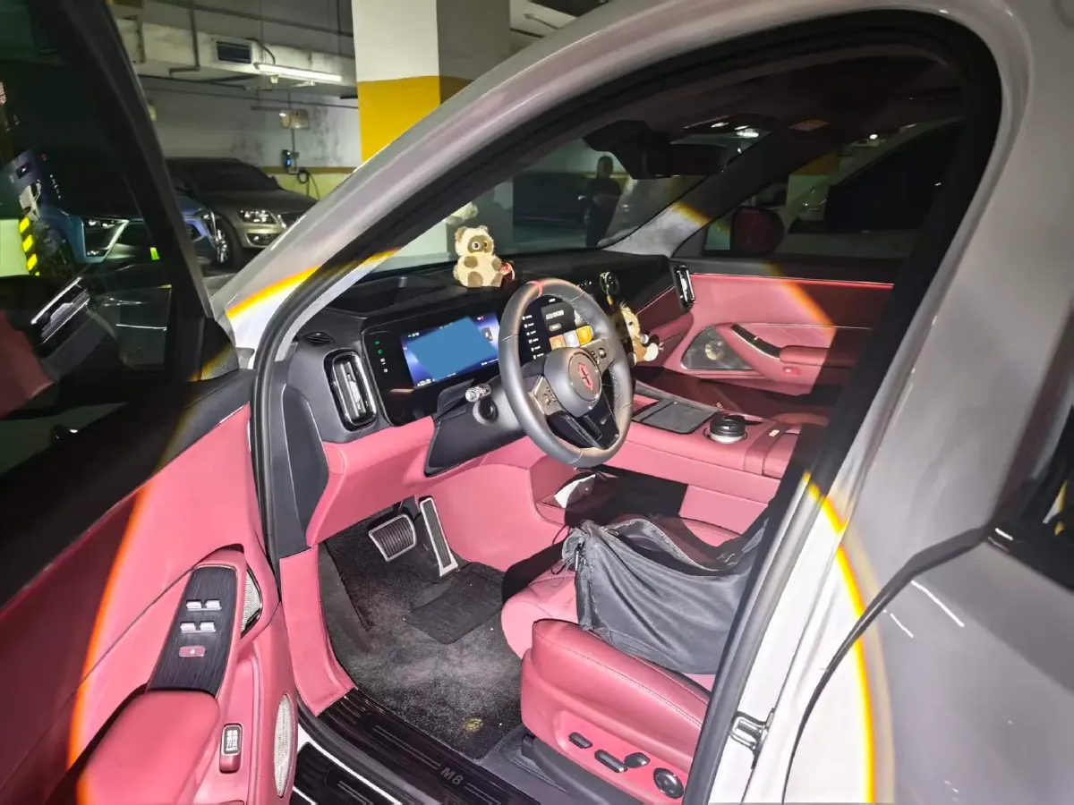 2025 AITO AITO M8 REEV 160HP REEV 53.4KWH,autocango,china used car exporter,china ev exporter,chinese used car exporter,chinese used ev exporter