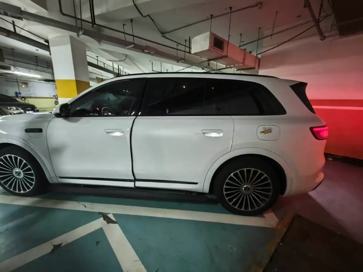 2025 AITO AITO M8 REEV 160HP REEV 53.4KWH,autocango,china used car exporter,china ev exporter,chinese used car exporter,chinese used ev exporter