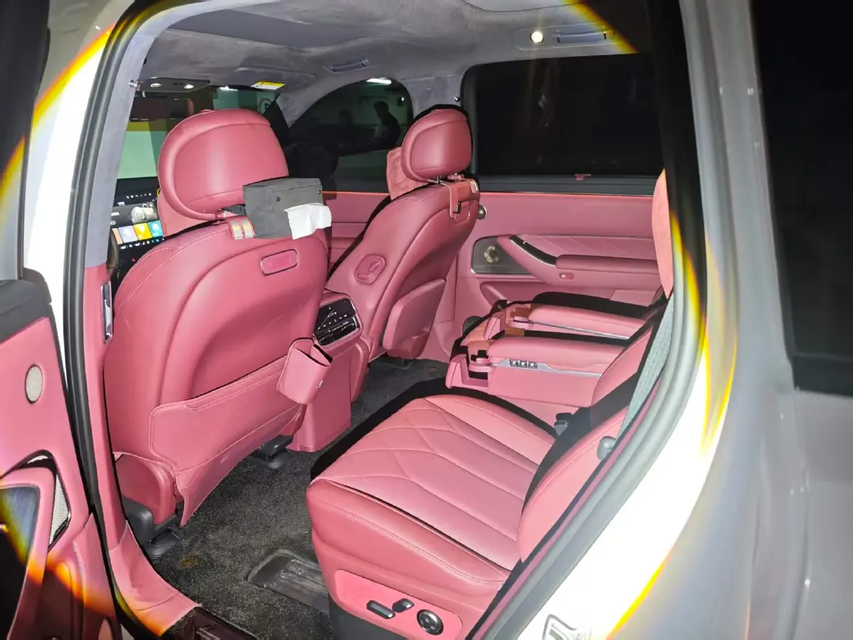 2025 AITO AITO M8 REEV 160HP REEV 53.4KWH,autocango,china used car exporter,china ev exporter,chinese used car exporter,chinese used ev exporter