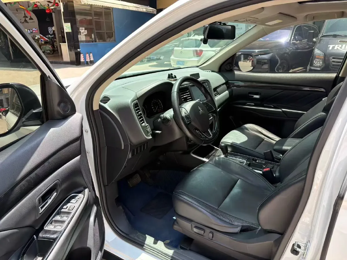 2019 Mitsubishi Outlander 2.0L 166HP L4 CVT,autocango,china used car exporter,china ev exporter,chinese used car exporter,chinese used ev exporter