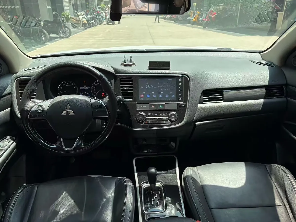 2019 Mitsubishi Outlander 2.0L 166HP L4 CVT,autocango,china used car exporter,china ev exporter,chinese used car exporter,chinese used ev exporter