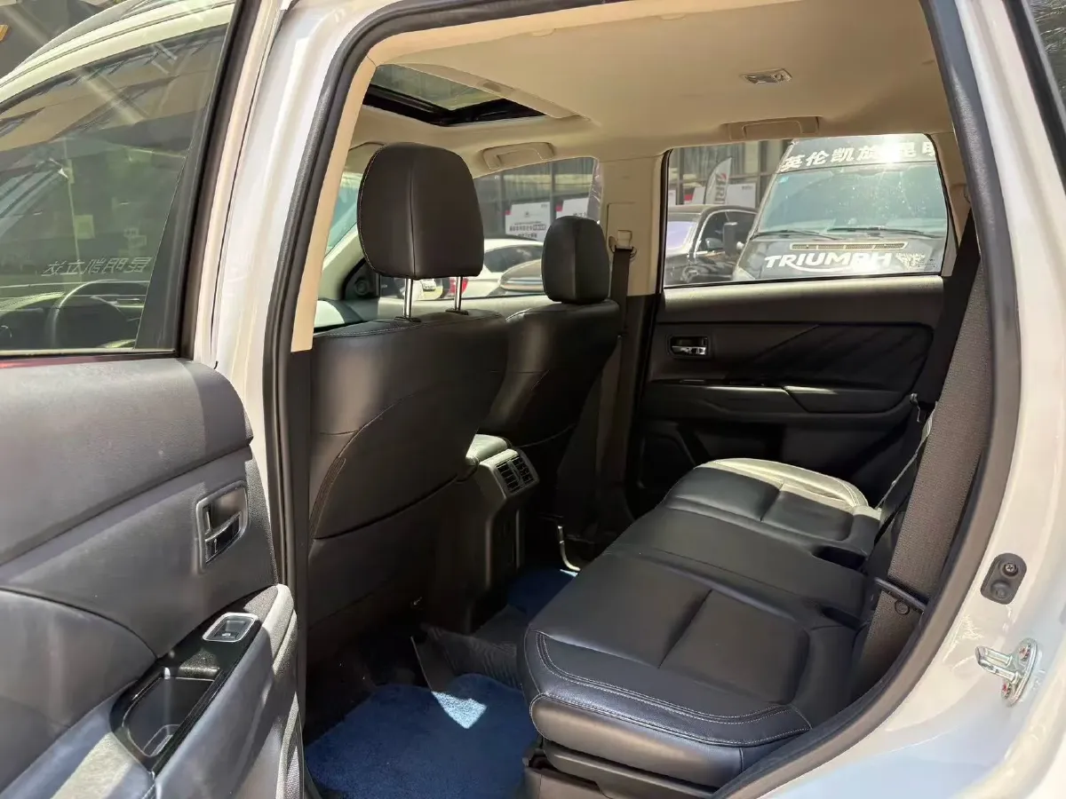 2019 Mitsubishi Outlander 2.0L 166HP L4 CVT,autocango,china used car exporter,china ev exporter,chinese used car exporter,chinese used ev exporter