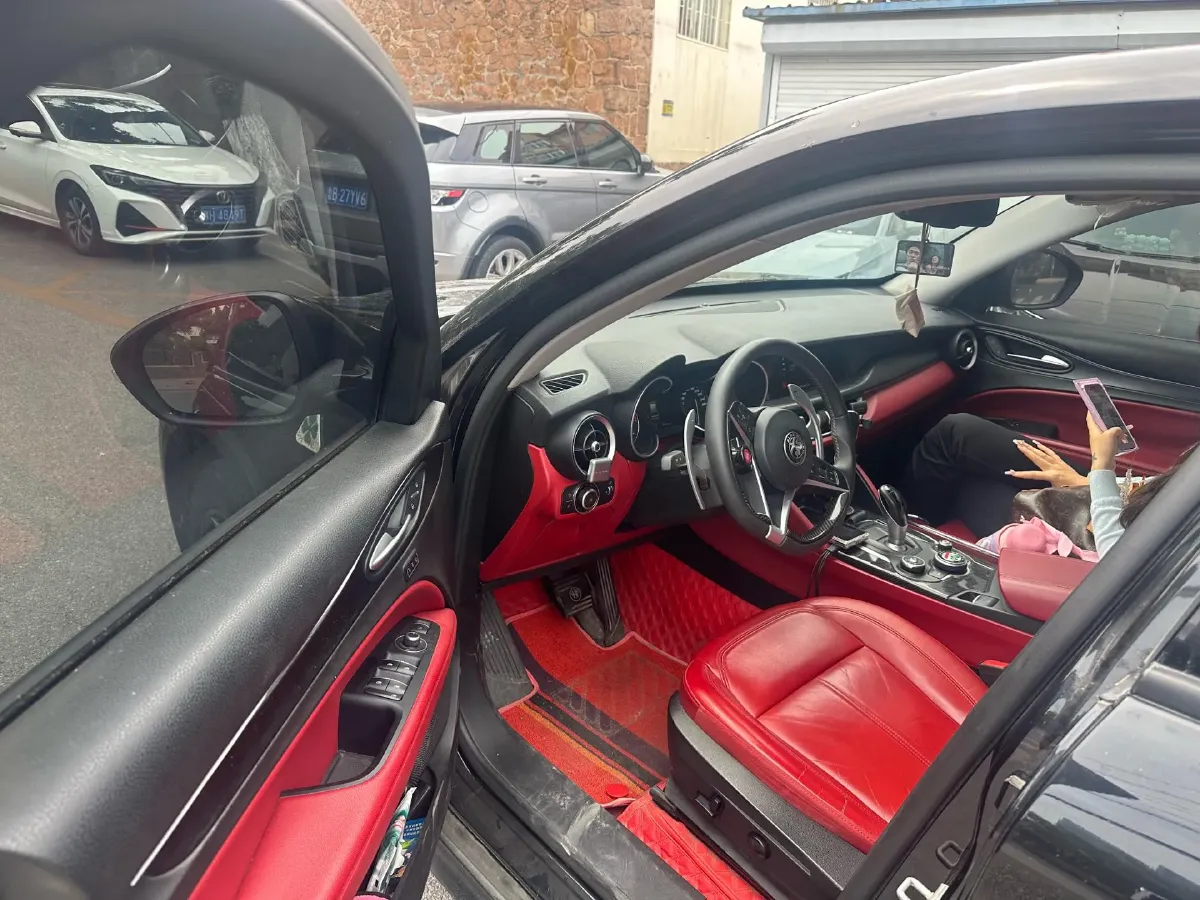 2017 Jaguar XE 2.0T 240HP L4 8AT,autocango,china used car exporter,china ev exporter,chinese used car exporter,chinese used ev exporter