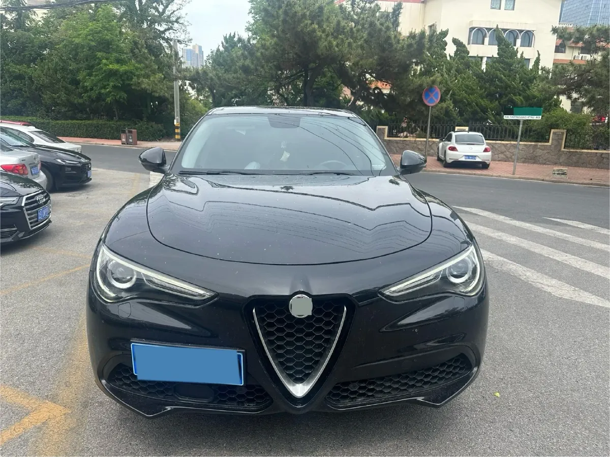 2017 Jaguar XE 2.0T 240HP L4 8AT,autocango,china used car exporter,china ev exporter,chinese used car exporter,chinese used ev exporter