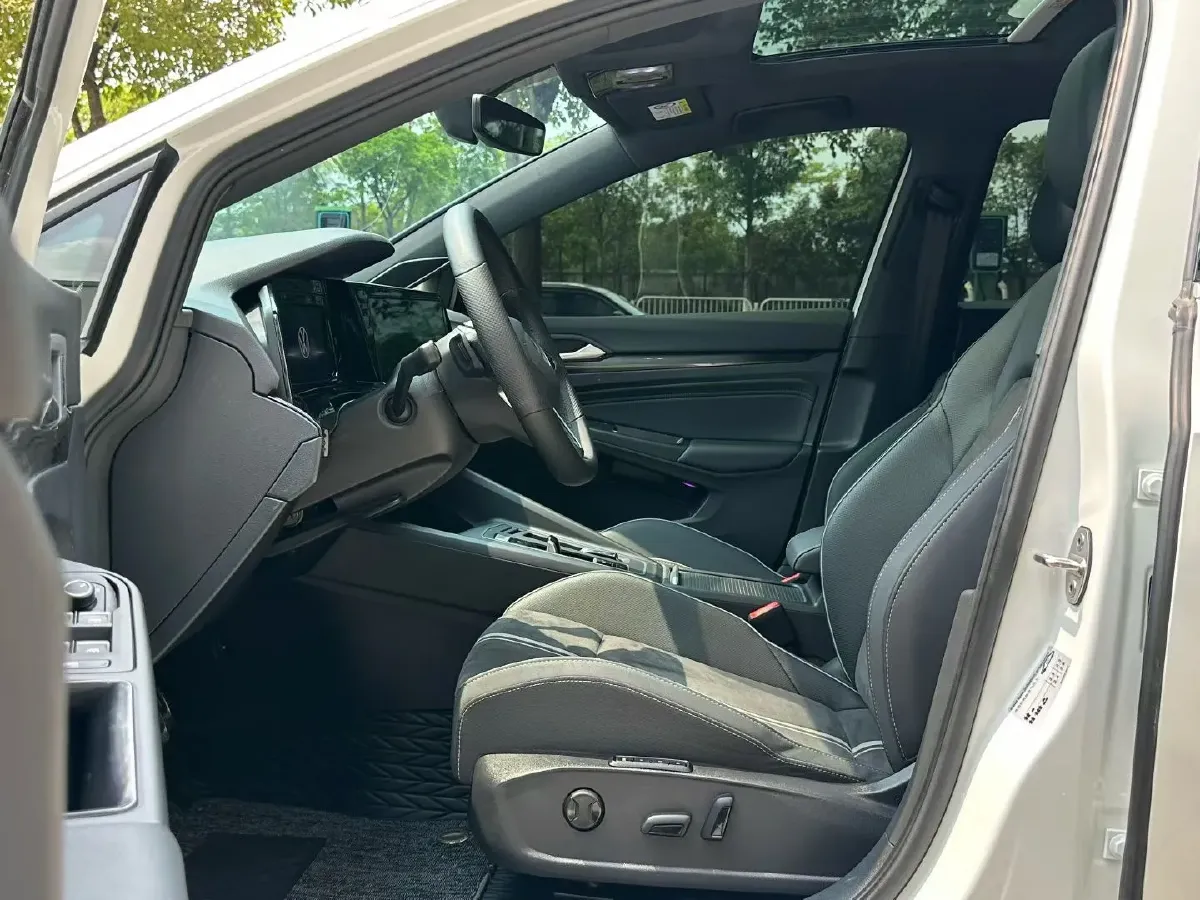 2023 Volkswagen Golf 1.4T 150HP L4 7DCT,autocango,china used car exporter,china ev exporter,chinese used car exporter,chinese used ev exporter