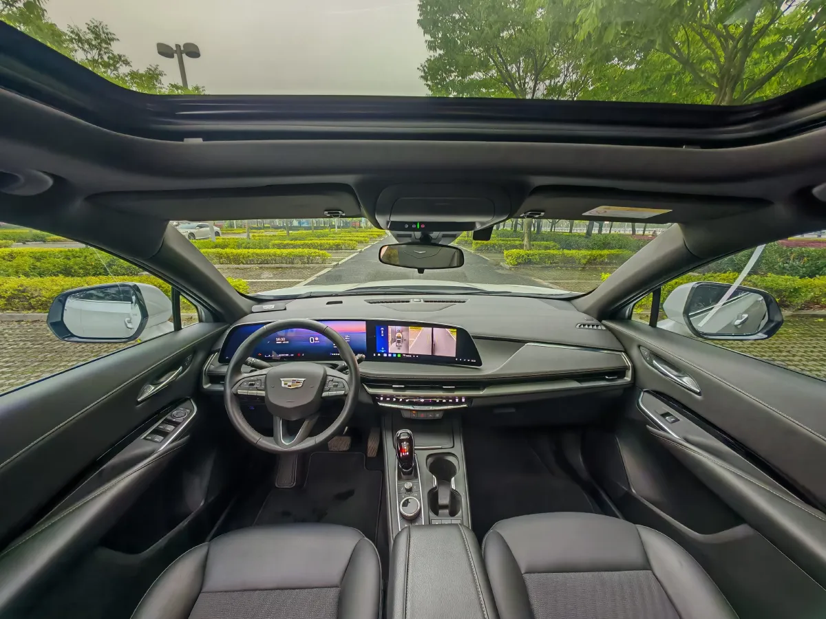 2024 Cadillac XT4 1.5T 211HP L4 9AT,autocango,china used car exporter,china ev exporter,chinese used car exporter,chinese used ev exporter