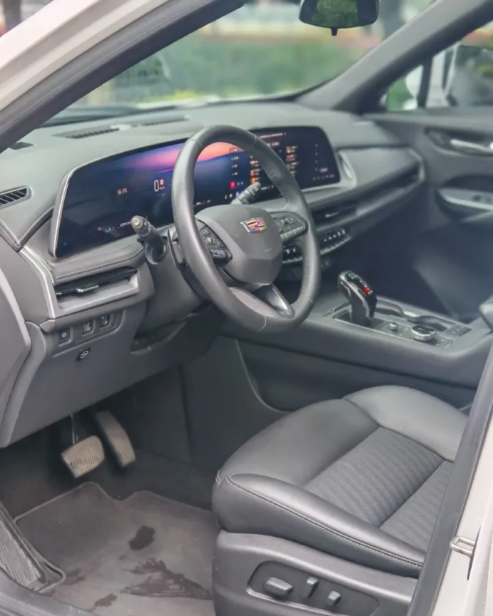 2024 Cadillac XT4 1.5T 211HP L4 9AT,autocango,china used car exporter,china ev exporter,chinese used car exporter,chinese used ev exporter