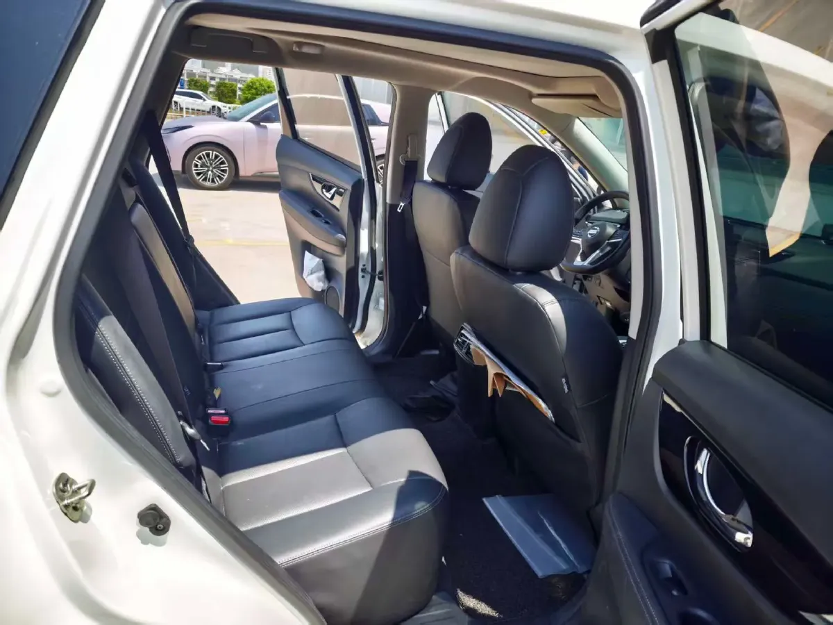 2023 Nissan X-Trail 2.0L 151HP L4 CVT,autocango,china used car exporter,china ev exporter,chinese used car exporter,chinese used ev exporter