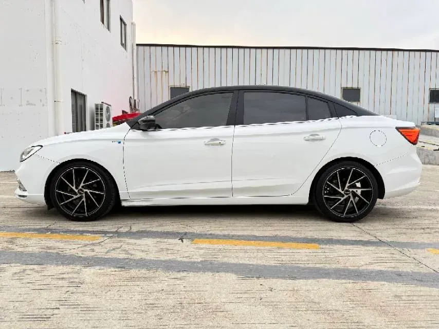 2019 Roewe i5 1.5L 120HP L4 5MT,autocango,china used car exporter,china ev exporter,chinese used car exporter,chinese used ev exporter