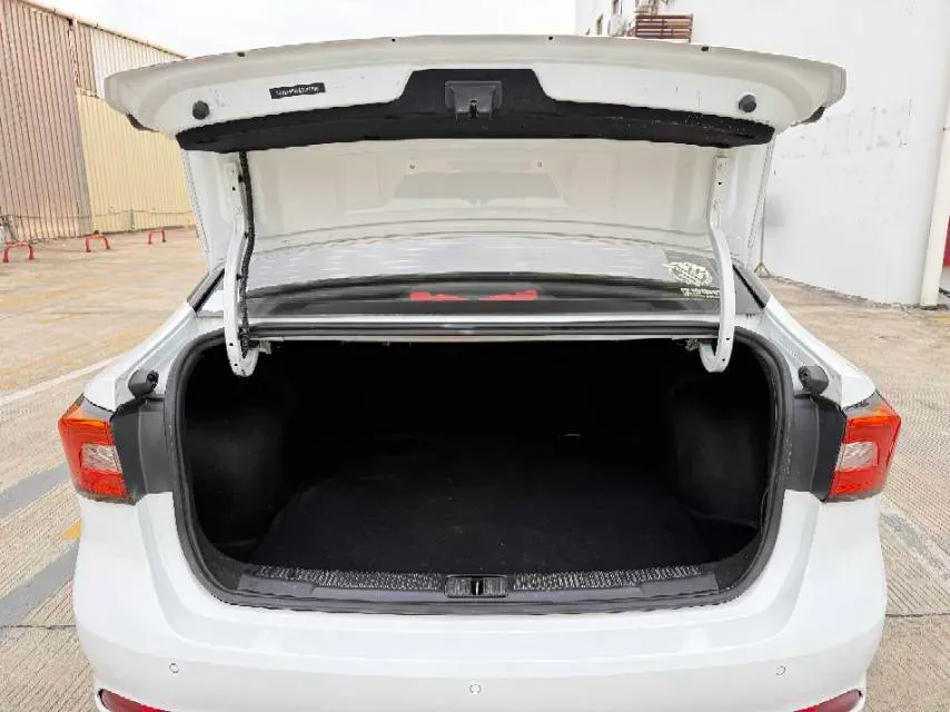 2019 Roewe i5 1.5L 120HP L4 5MT,autocango,china used car exporter,china ev exporter,chinese used car exporter,chinese used ev exporter