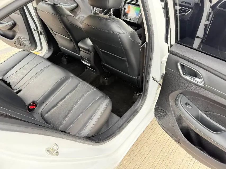 2019 Roewe i5 1.5L 120HP L4 5MT,autocango,china used car exporter,china ev exporter,chinese used car exporter,chinese used ev exporter