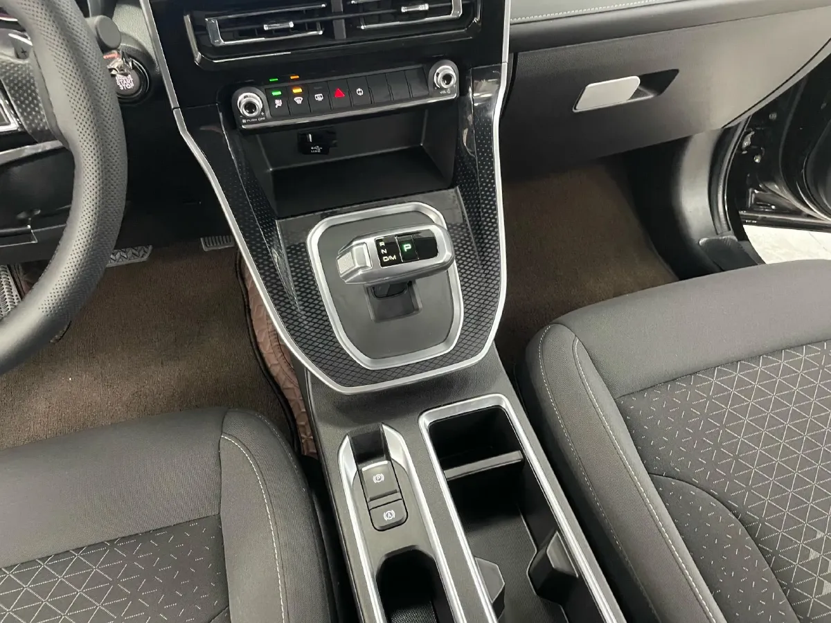 2023 Haval M6 1.5T 150HP L4 7DCT,autocango,china used car exporter,china ev exporter,chinese used car exporter,chinese used ev exporter
