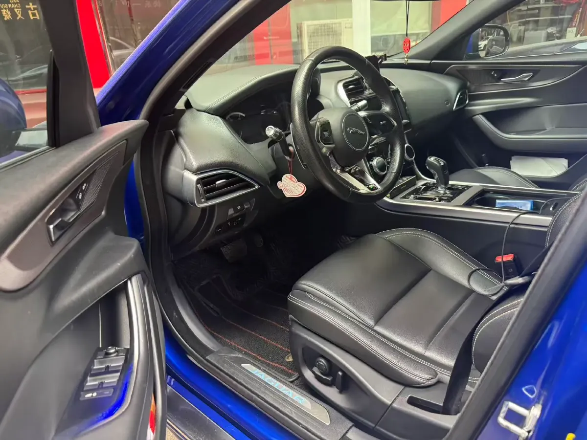 2019 Jeep Cherokee 2.0T 265HP L4 9AT,autocango,china used car exporter,china ev exporter,chinese used car exporter,chinese used ev exporter