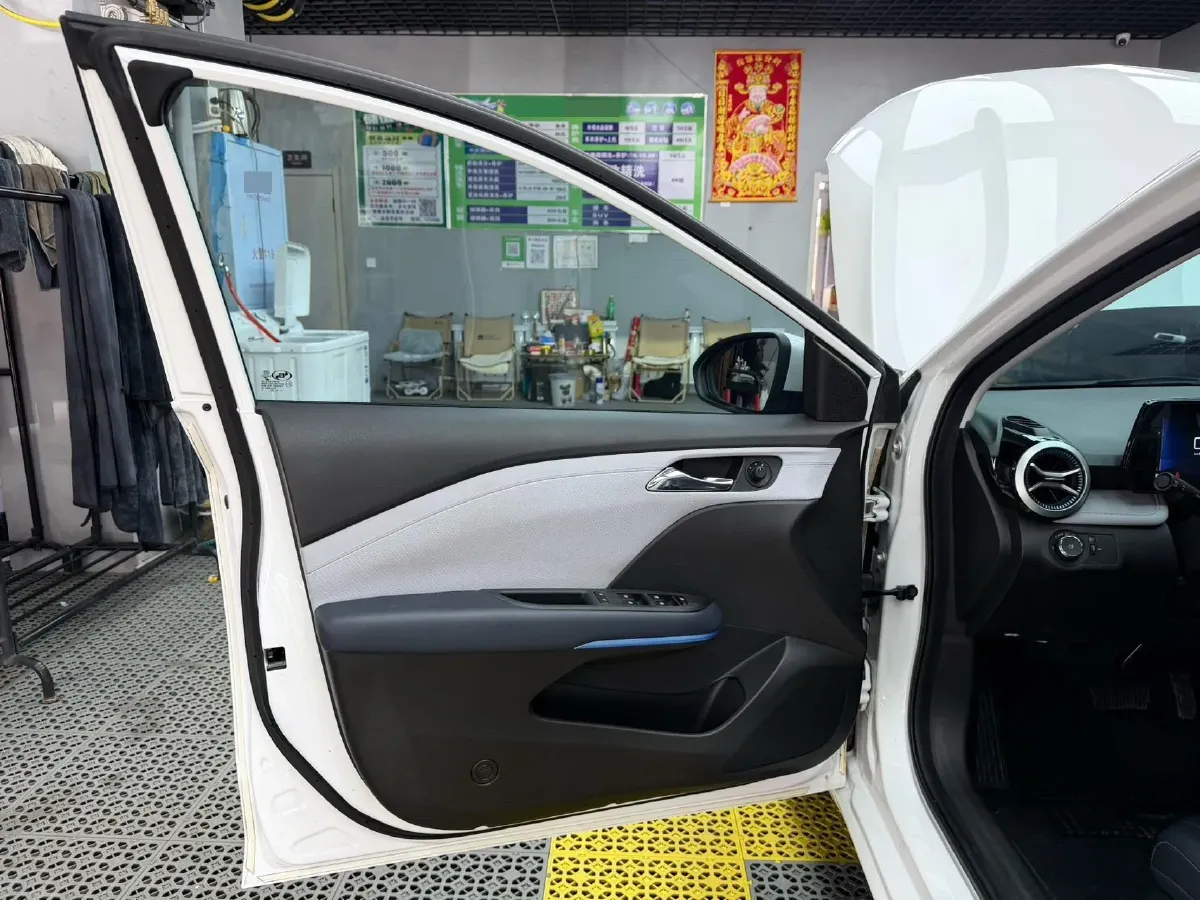 2024 Chevrolet Monza 1.5L 113HP L4 6DCT,autocango,china used car exporter,china ev exporter,chinese used car exporter,chinese used ev exporter