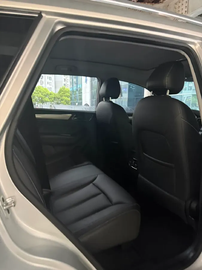 2020 Roewe i6 1.5T 169HP L4 7DCT,autocango,china used car exporter,china ev exporter,chinese used car exporter,chinese used ev exporter