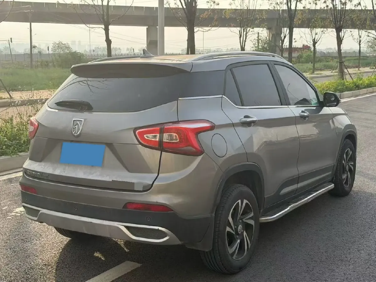 2017 BaoJun 310W 1.5L 105HP L4 6MT,autocango,china used car exporter,china ev exporter,chinese used car exporter,chinese used ev exporter