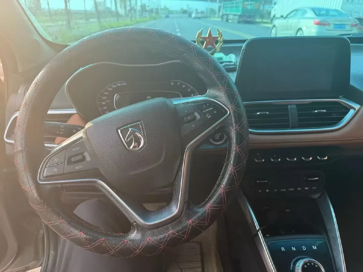 2017 BaoJun 310W 1.5L 105HP L4 6MT,autocango,china used car exporter,china ev exporter,chinese used car exporter,chinese used ev exporter