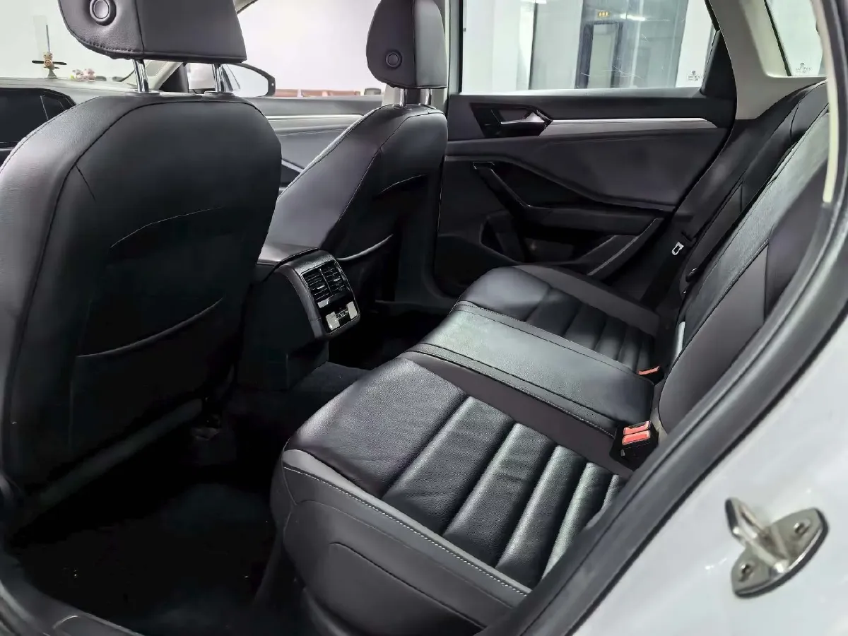 2019 Jeep Renegade 1.3T 173HP L4 7DCT,autocango,china used car exporter,china ev exporter,chinese used car exporter,chinese used ev exporter