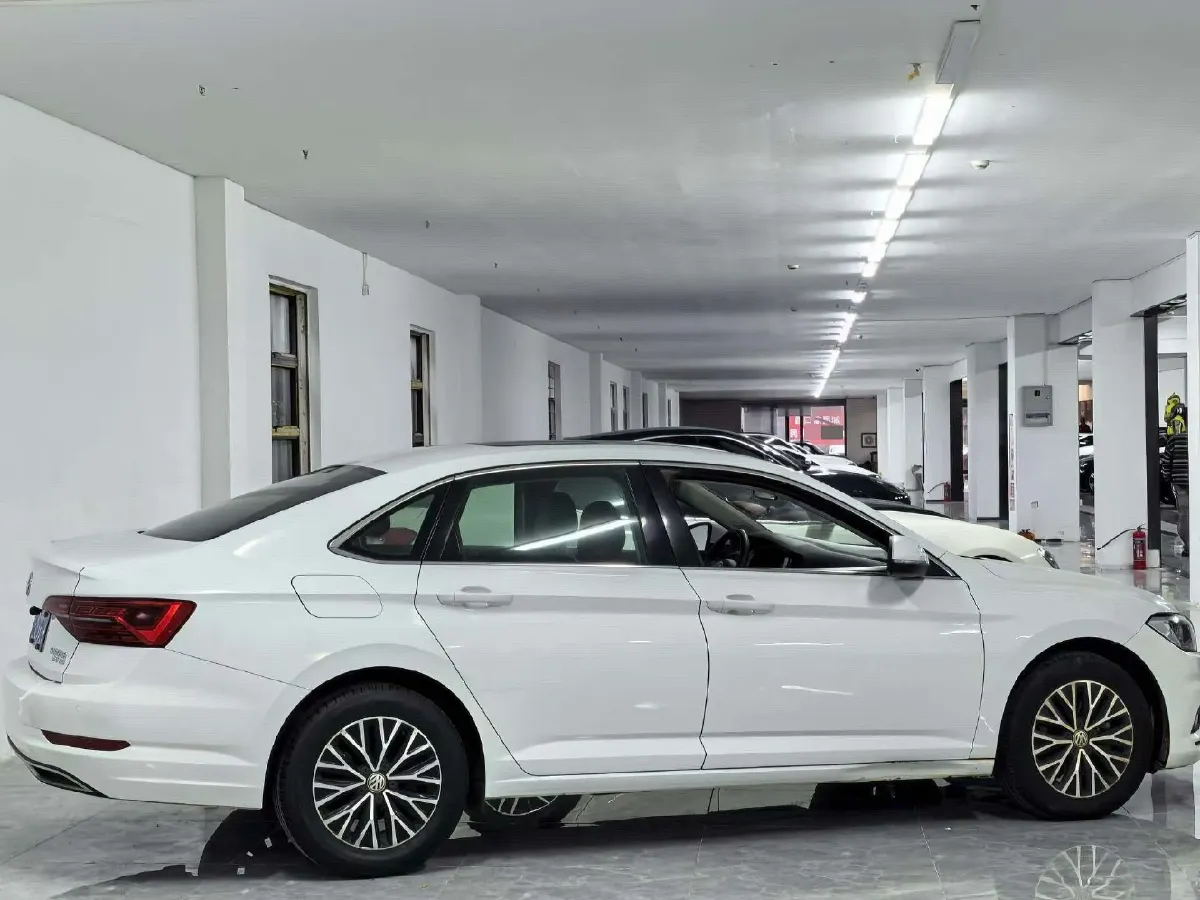 2019 Jeep Renegade 1.3T 173HP L4 7DCT,autocango,china used car exporter,china ev exporter,chinese used car exporter,chinese used ev exporter