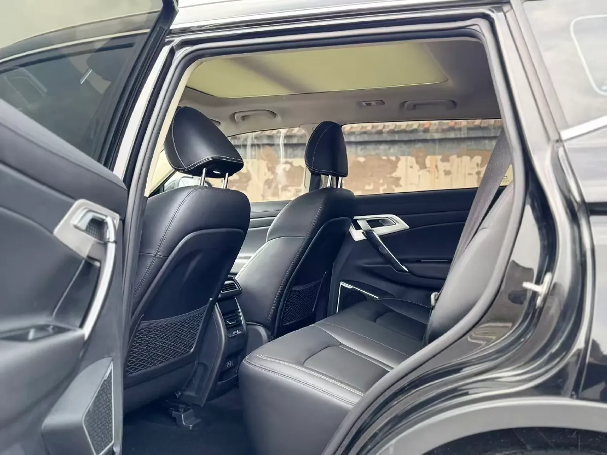 2020 Roewe i6 1.5T 169HP L4 7DCT,autocango,china used car exporter,china ev exporter,chinese used car exporter,chinese used ev exporter