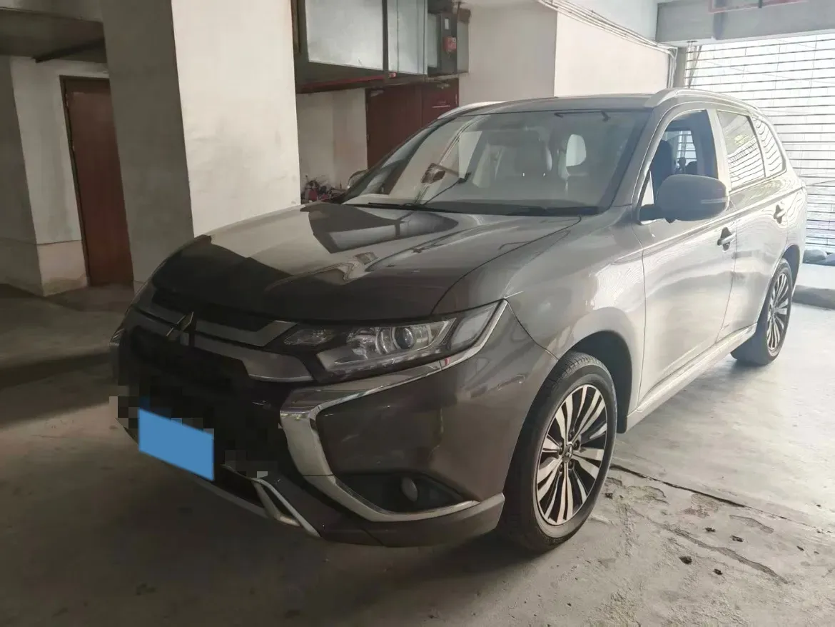 2020 Mitsubishi Outlander 2.4L 192HP L4 CVT,autocango,china used car exporter,china ev exporter,chinese used car exporter,chinese used ev exporter