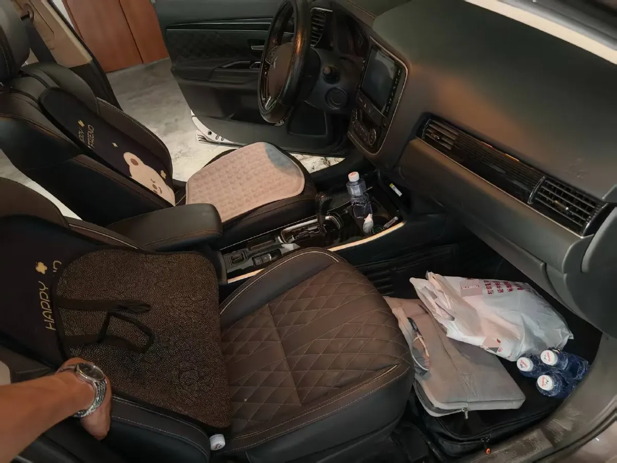 2020 Mitsubishi Outlander 2.4L 192HP L4 CVT,autocango,china used car exporter,china ev exporter,chinese used car exporter,chinese used ev exporter