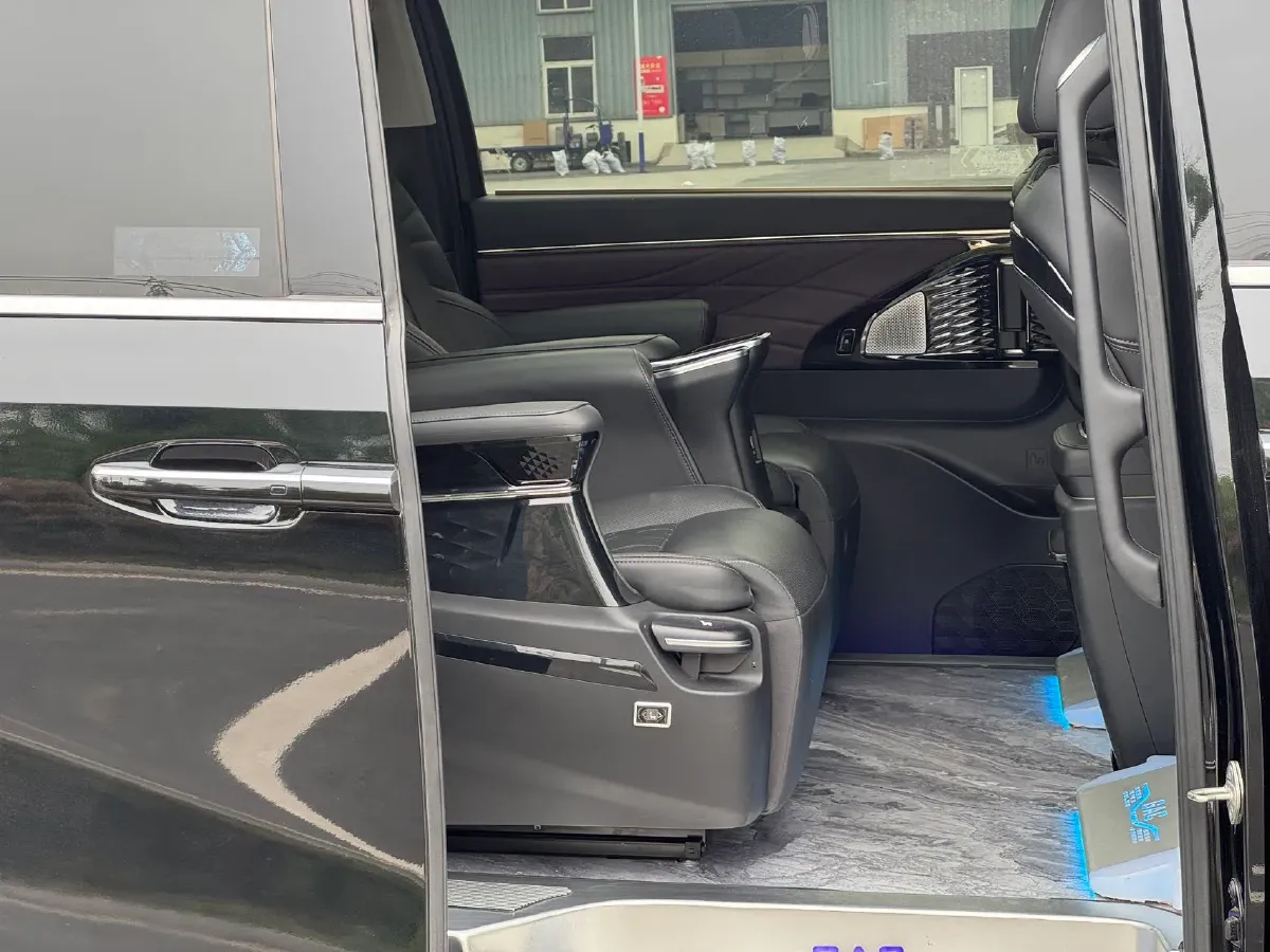 2024 GAC Trumpchi M8 2.0T 252HP L4 8AT,autocango,china used car exporter,china ev exporter,chinese used car exporter,chinese used ev exporter