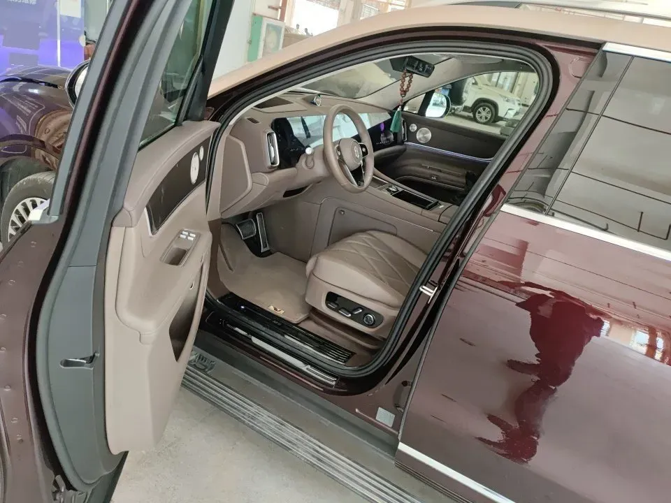 2025 AITO AITO M9 REEV 160HP REEV 52KWH,autocango,china used car exporter,china ev exporter,chinese used car exporter,chinese used ev exporter