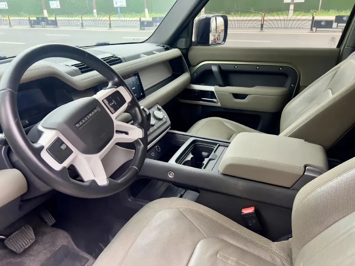 2021 Land Rover Defender 3.0T 400HP L6 8AT,autocango,china used car exporter,china ev exporter,chinese used car exporter,chinese used ev exporter