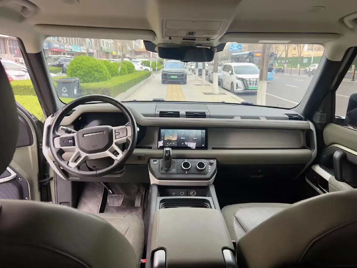 2021 Land Rover Defender 3.0T 400HP L6 8AT,autocango,china used car exporter,china ev exporter,chinese used car exporter,chinese used ev exporter