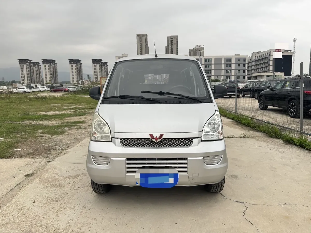 2021 WuLing RongGuang 1.5L 99HP L4 5MT,autocango,china used car exporter,china ev exporter,chinese used car exporter,chinese used ev exporter