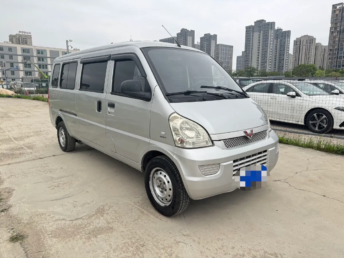 2021 WuLing RongGuang 1.5L 99HP L4 5MT,autocango,china used car exporter,china ev exporter,chinese used car exporter,chinese used ev exporter