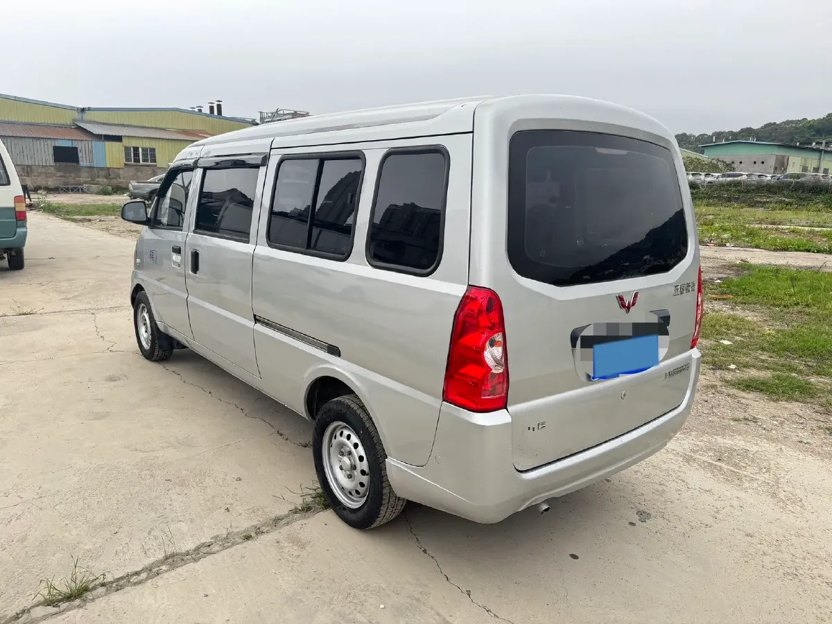 2021 WuLing RongGuang 1.5L 99HP L4 5MT,autocango,china used car exporter,china ev exporter,chinese used car exporter,chinese used ev exporter