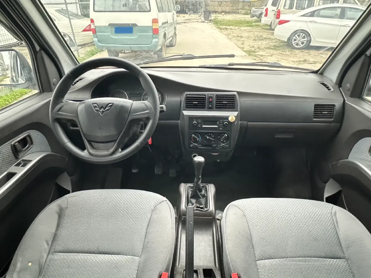 2021 WuLing RongGuang 1.5L 99HP L4 5MT,autocango,china used car exporter,china ev exporter,chinese used car exporter,chinese used ev exporter