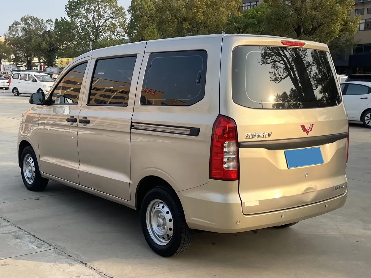 2019 WuLing RongGuang V 1.5L 99HP L4 6MT,autocango,china used car exporter,china ev exporter,chinese used car exporter,chinese used ev exporter