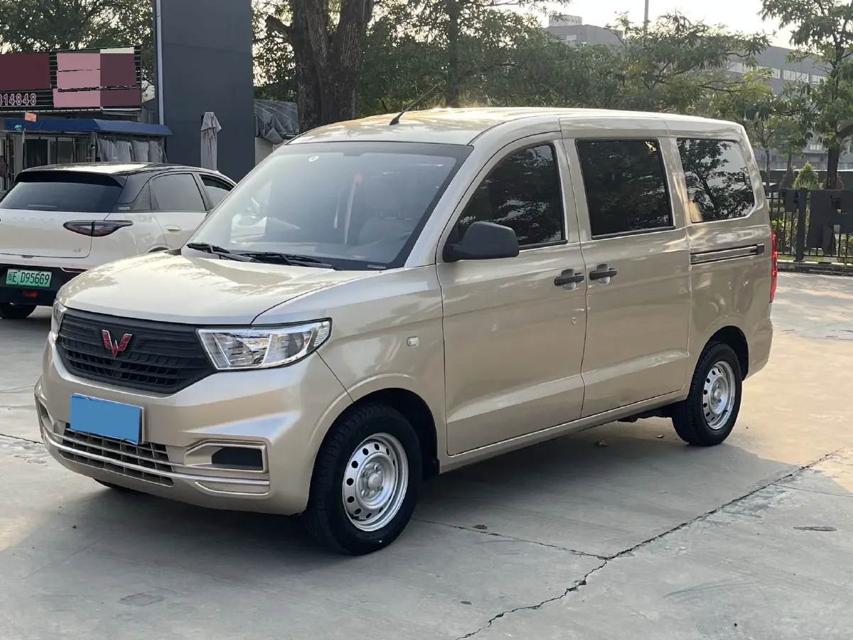 2019 WuLing RongGuang V 1.5L 99HP L4 6MT,autocango,china used car exporter,china ev exporter,chinese used car exporter,chinese used ev exporter