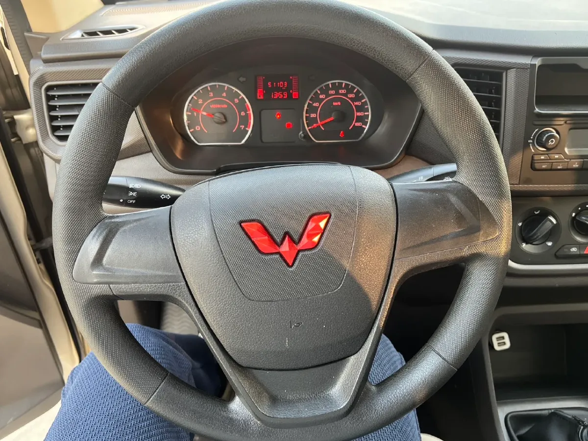 2019 WuLing RongGuang V 1.5L 99HP L4 6MT,autocango,china used car exporter,china ev exporter,chinese used car exporter,chinese used ev exporter