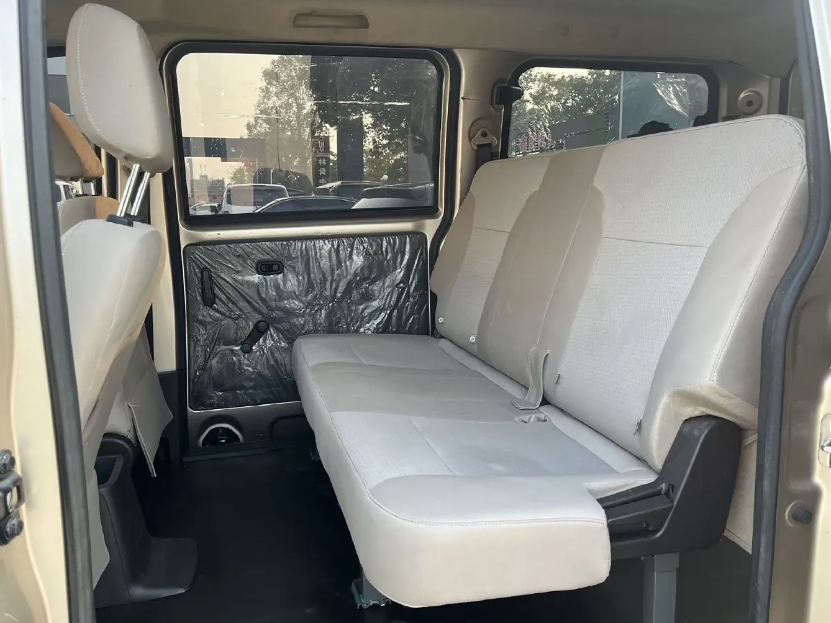 2019 WuLing RongGuang V 1.5L 99HP L4 6MT,autocango,china used car exporter,china ev exporter,chinese used car exporter,chinese used ev exporter