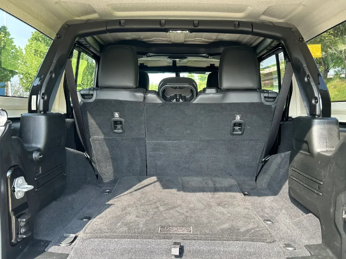 2018 Jeep Wrangler 2.0T 266HP L4 8AT,autocango,china used car exporter,china ev exporter,chinese used car exporter,chinese used ev exporter