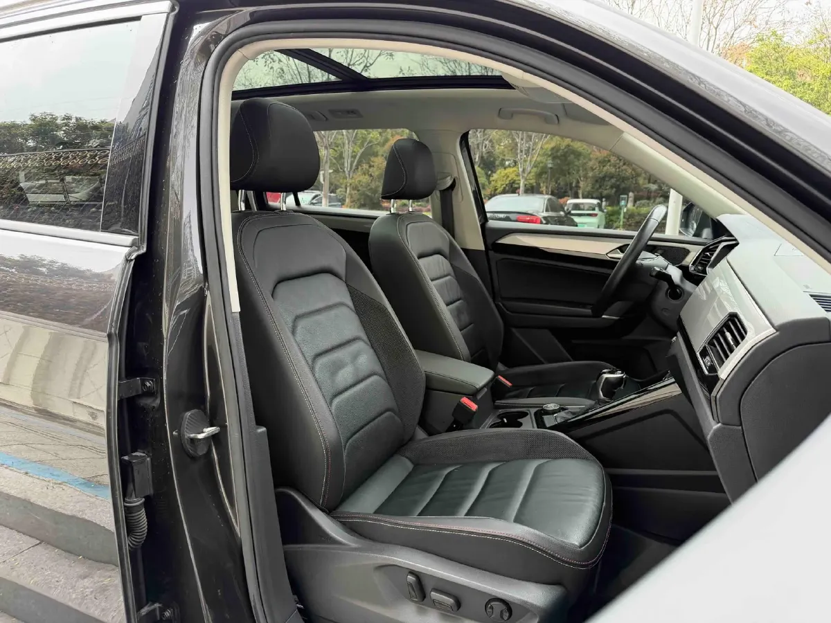 2019 MINI CLUBMAN 1.5T 102HP L3 6AT,autocango,china used car exporter,china ev exporter,chinese used car exporter,chinese used ev exporter